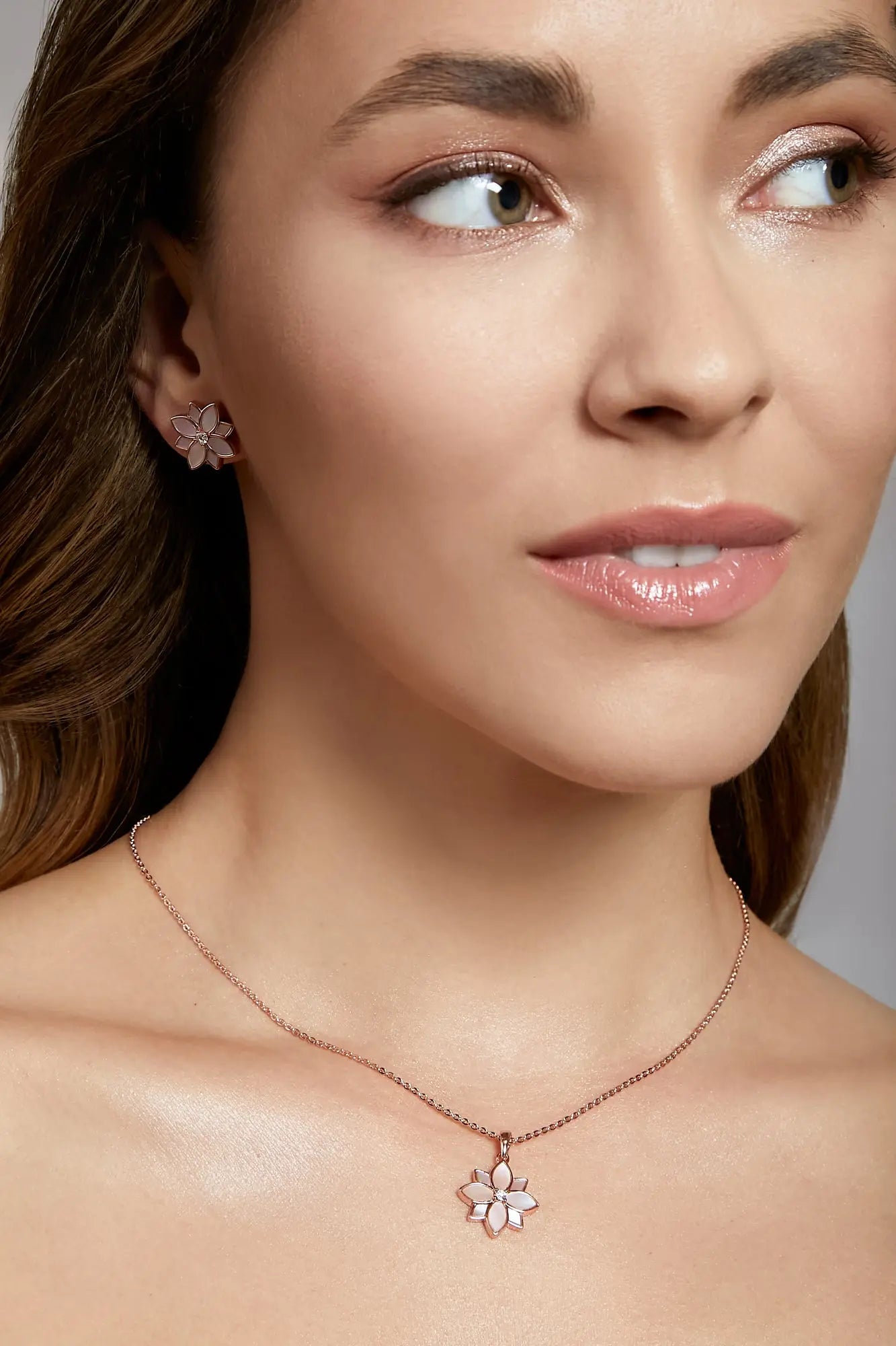 クレマチス ピンク マザーオブパール クラシックネックレス